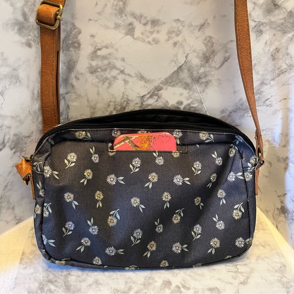 Thirty One All Zipped Crossbody Bag Purse in Ditzy Daisy - Picture 2 of 3